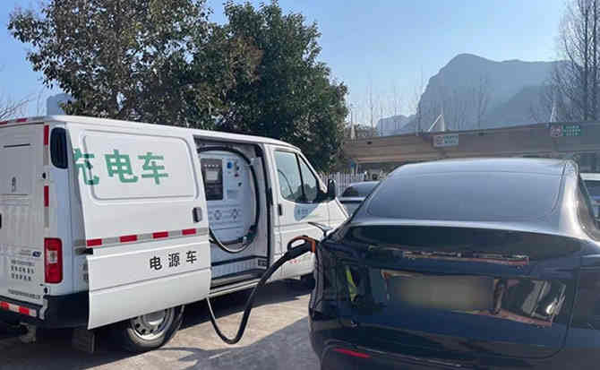 阿拉山口汽车搭电